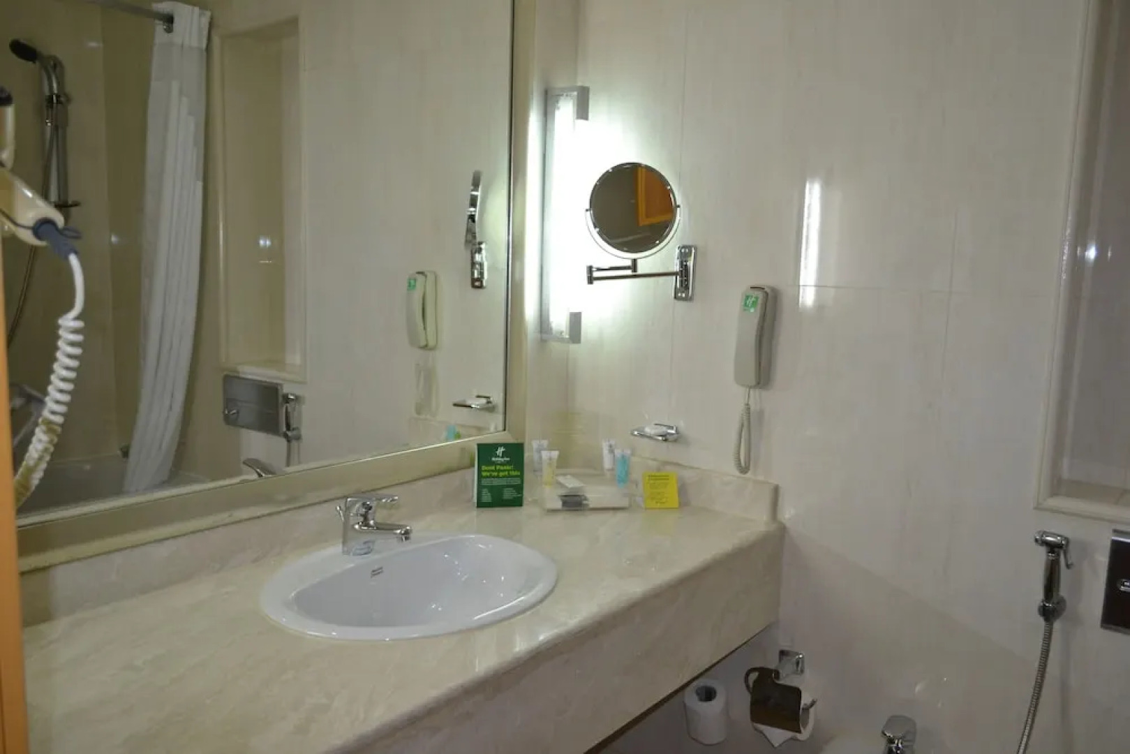 Hotel Holiday Inn Radhwa