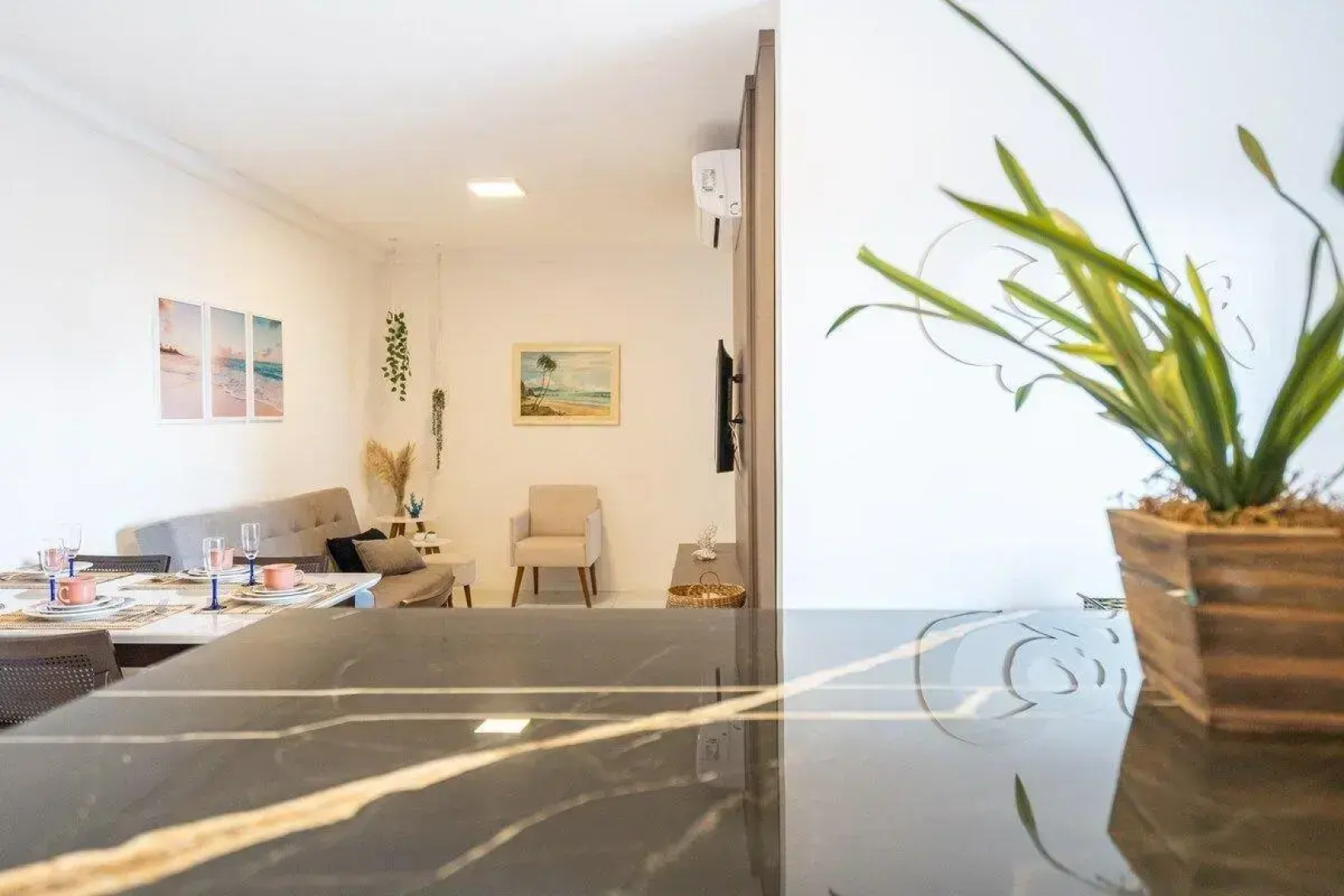 Apartamentos em Bal Piçarras 150 M DA PRAIA com SACADA, WI-FI, PISCINA, PORTARIA 24h, PLAYGROUND e vaga de GARAGEM