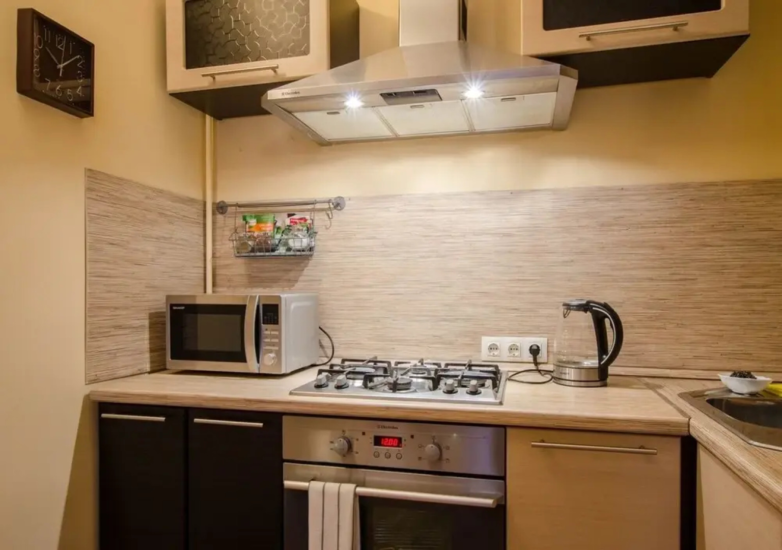 Emperoom Near Summer Garden Apartments