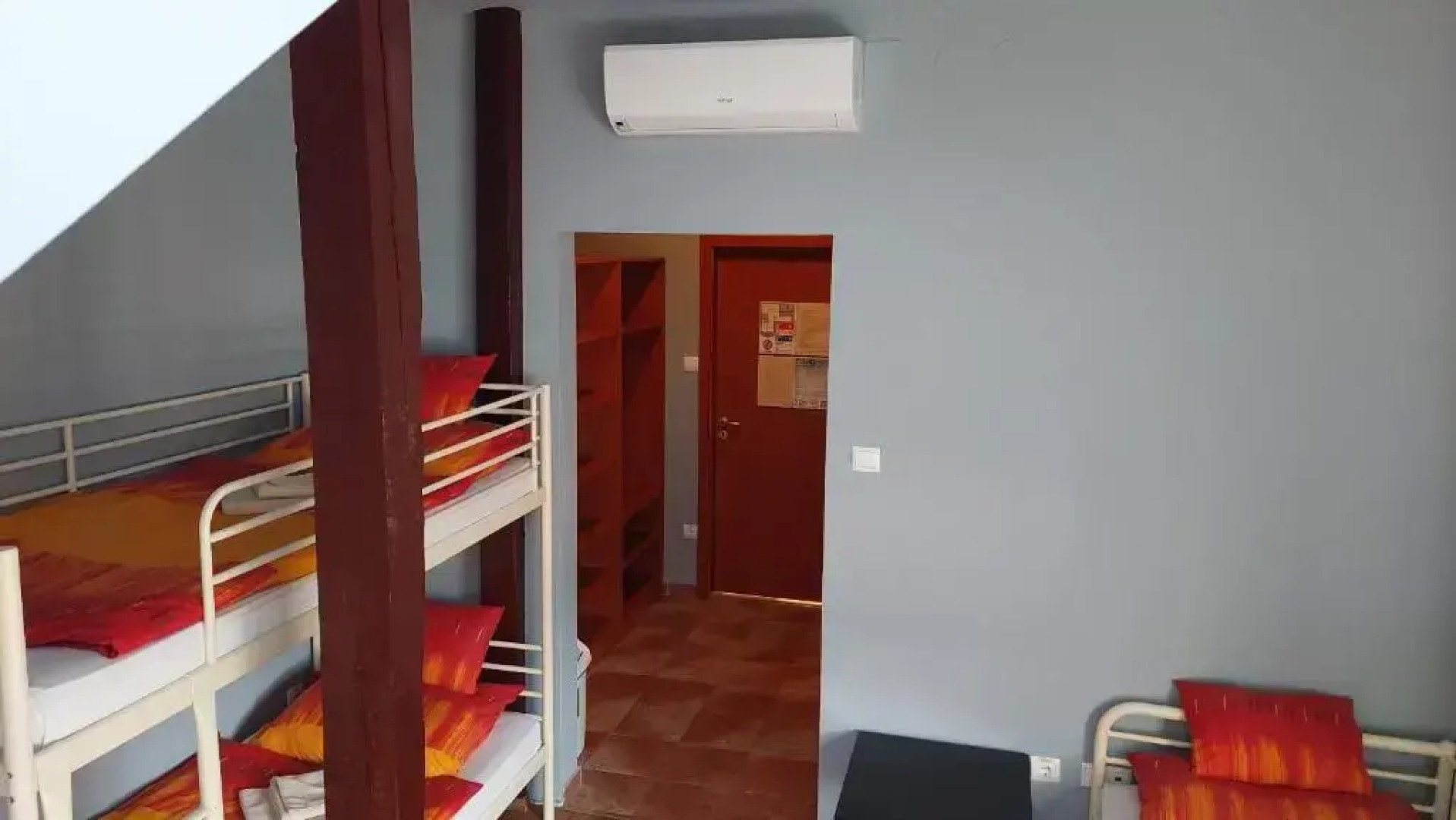 Vadgesztenye Youth Hostel