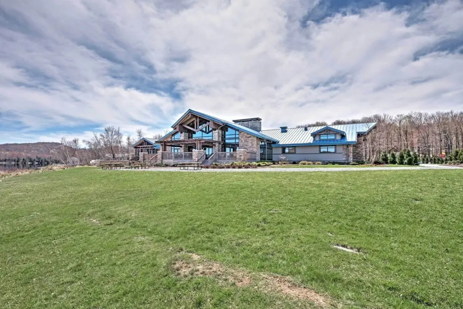 Peaceful Pocono Lake Cabin: Walk to Pine Lake!