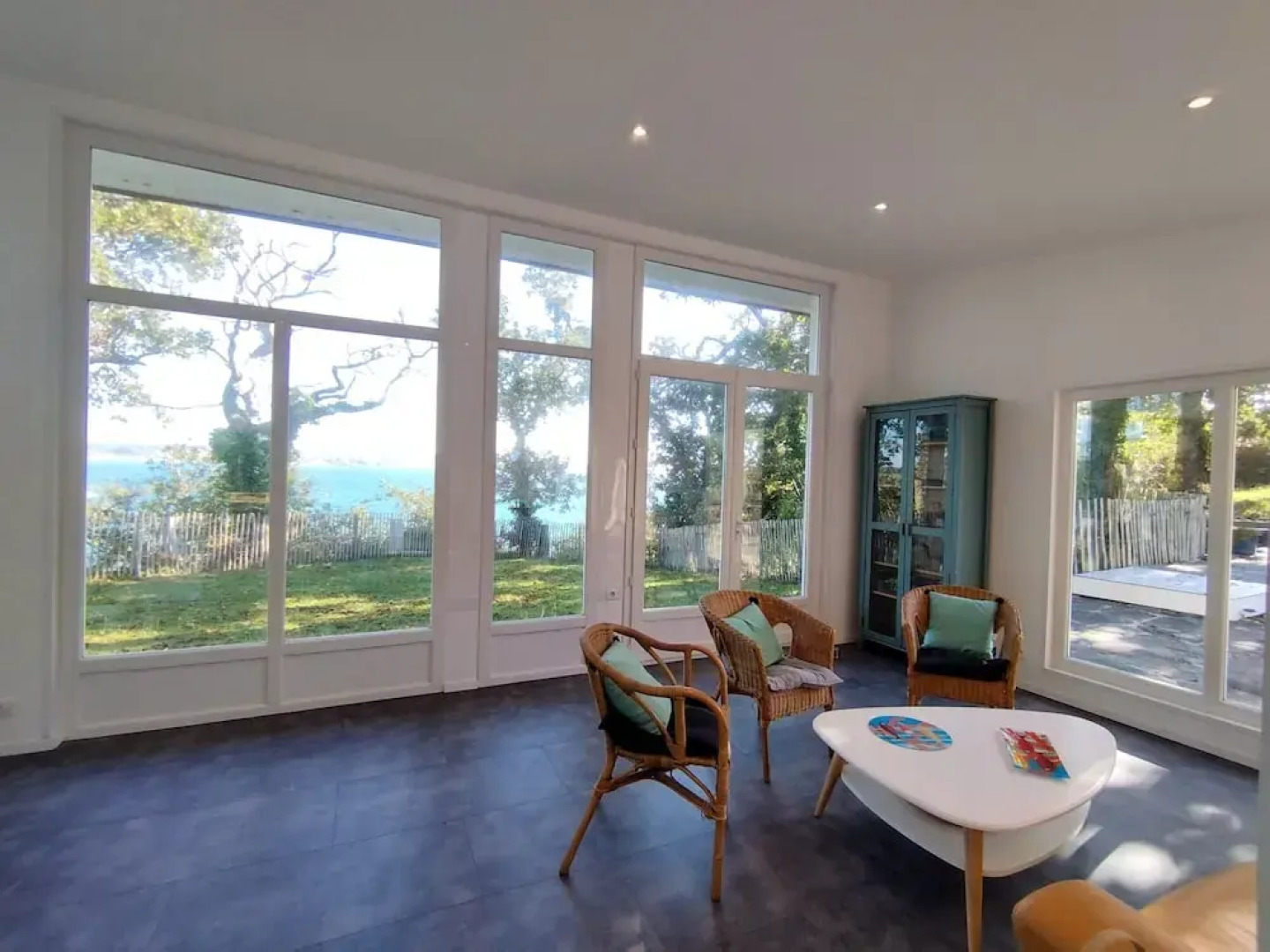 Superb Villa With sea View Near the Beach