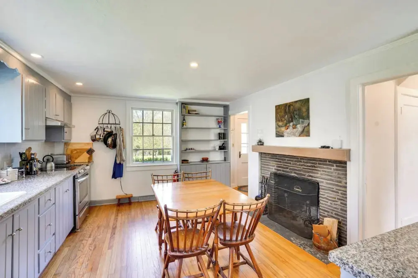 Quaint Woodstock Escape - 2 Mi to Tinker St!