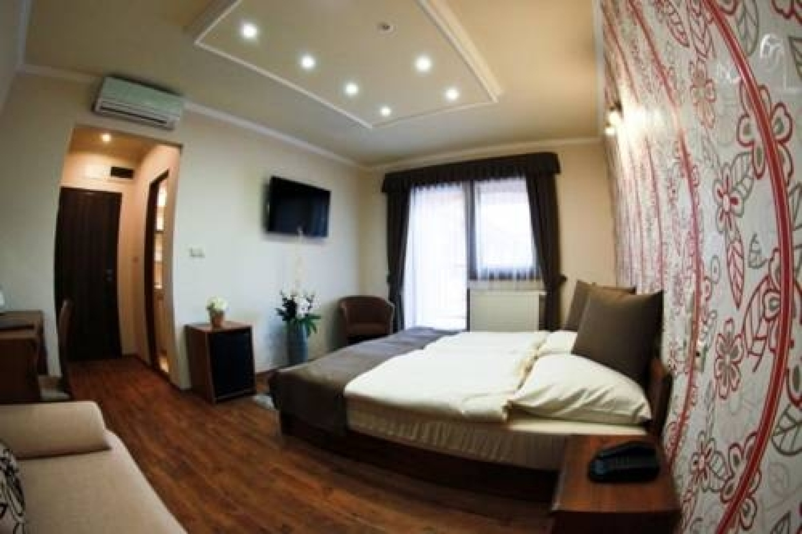 Corvin Pension And Restaurant