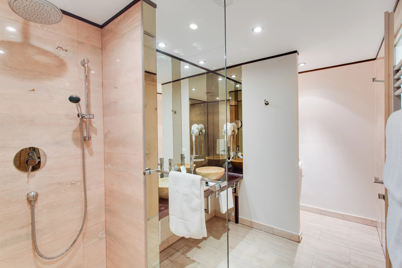 DoubleTree by Hilton Cluj – City Plaza