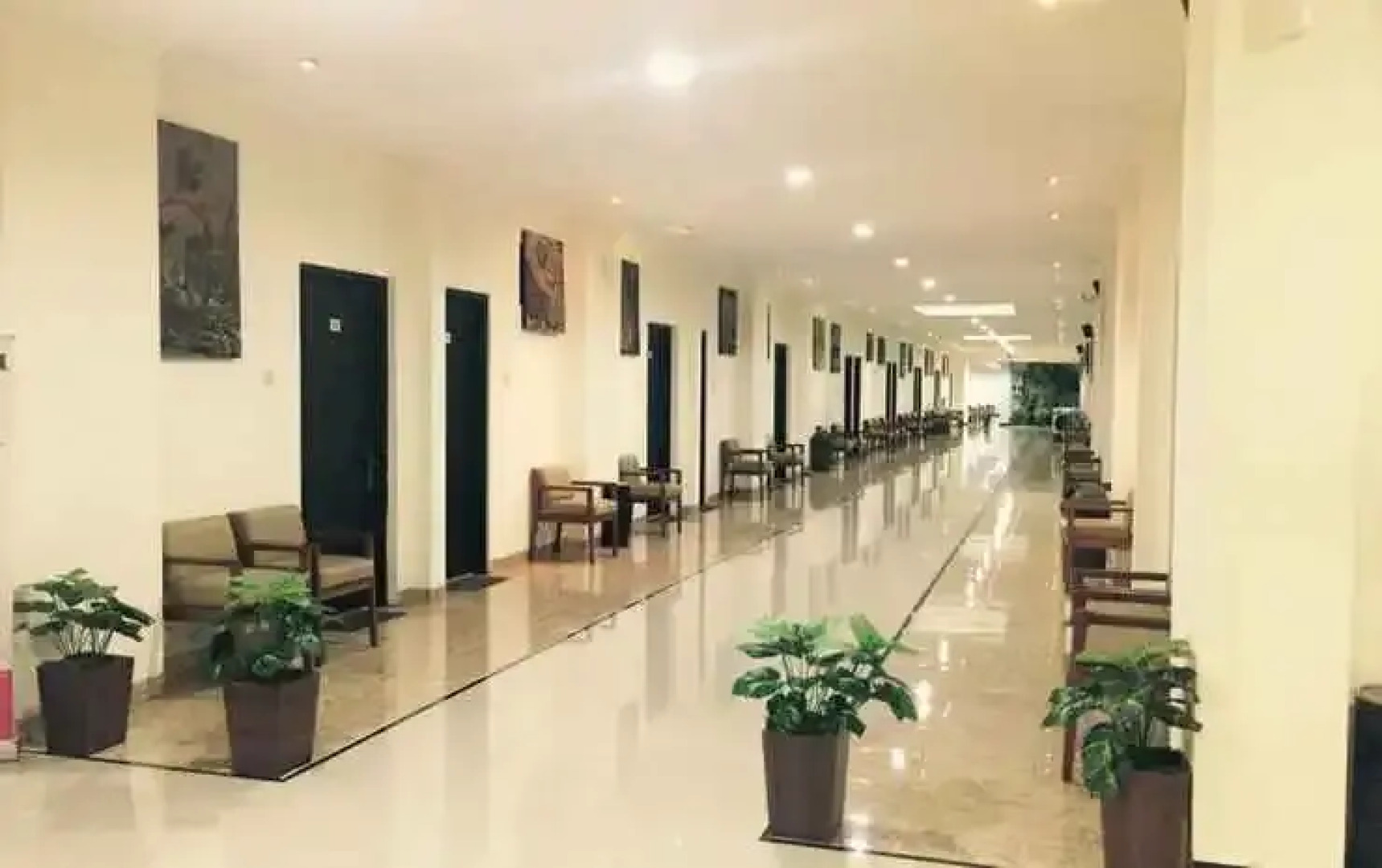 Tirta Kencana Hotel & Garden Resto