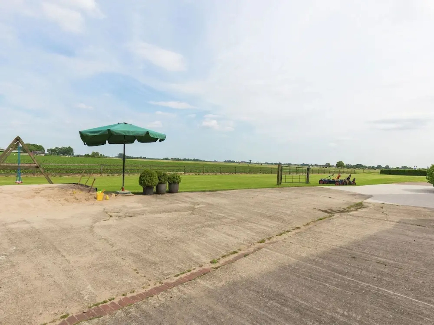 Cozy Farmhouse In Braamt With Lake Nearby