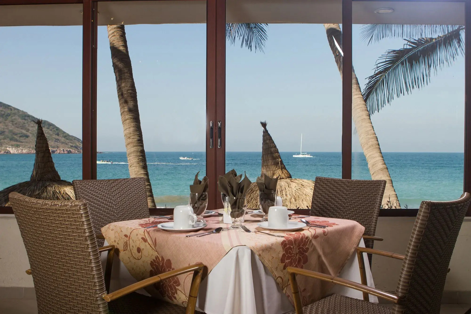 Luna Palace Hotel and Suites