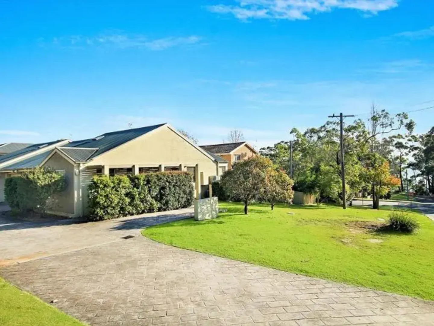 Open and Airy Entertaining Areas 2 Minutes Walk to Beach and Cycle Path