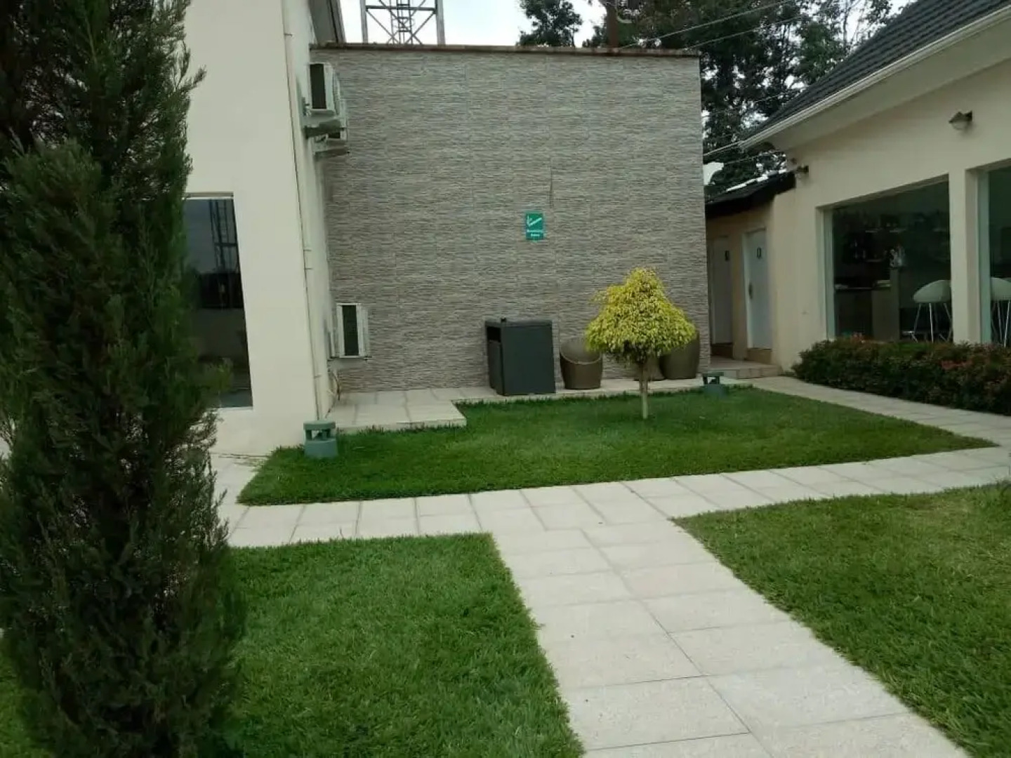 The Point Rayfield  Hotel