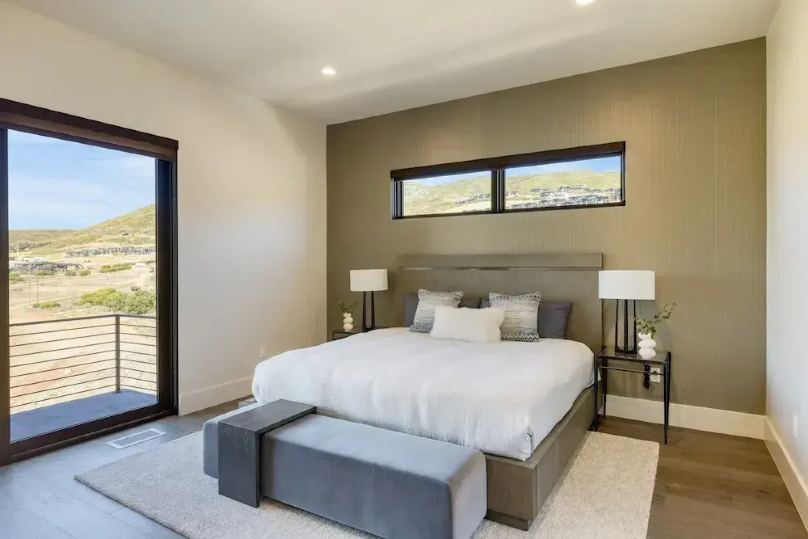 Reflection by Avantstay Sleeps 18 Lake Views Hot Tub Game Room