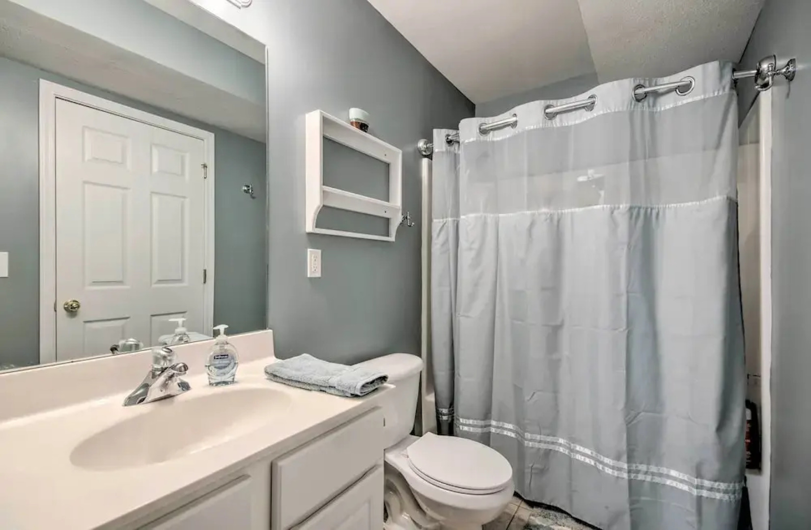 Spacious Lakefront Condo w/ Views in Camdenton!