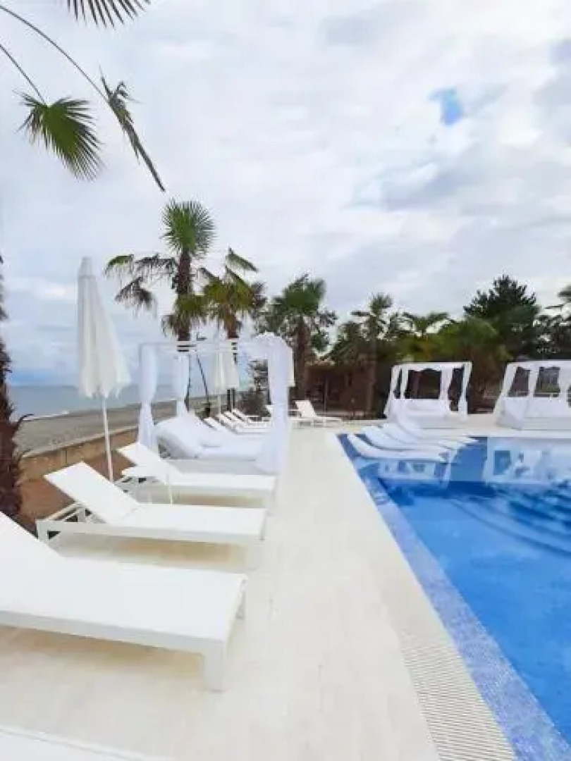 Luxury Dreamland Oasis Apartments