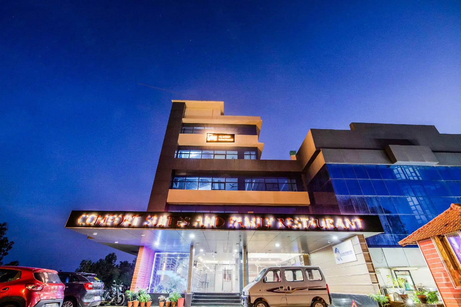 Capital O 22439 Ratna Forever