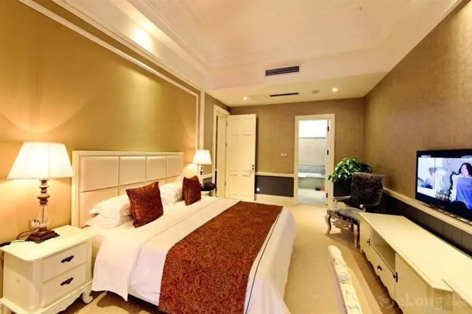 Yantai Blue Sky Hotel