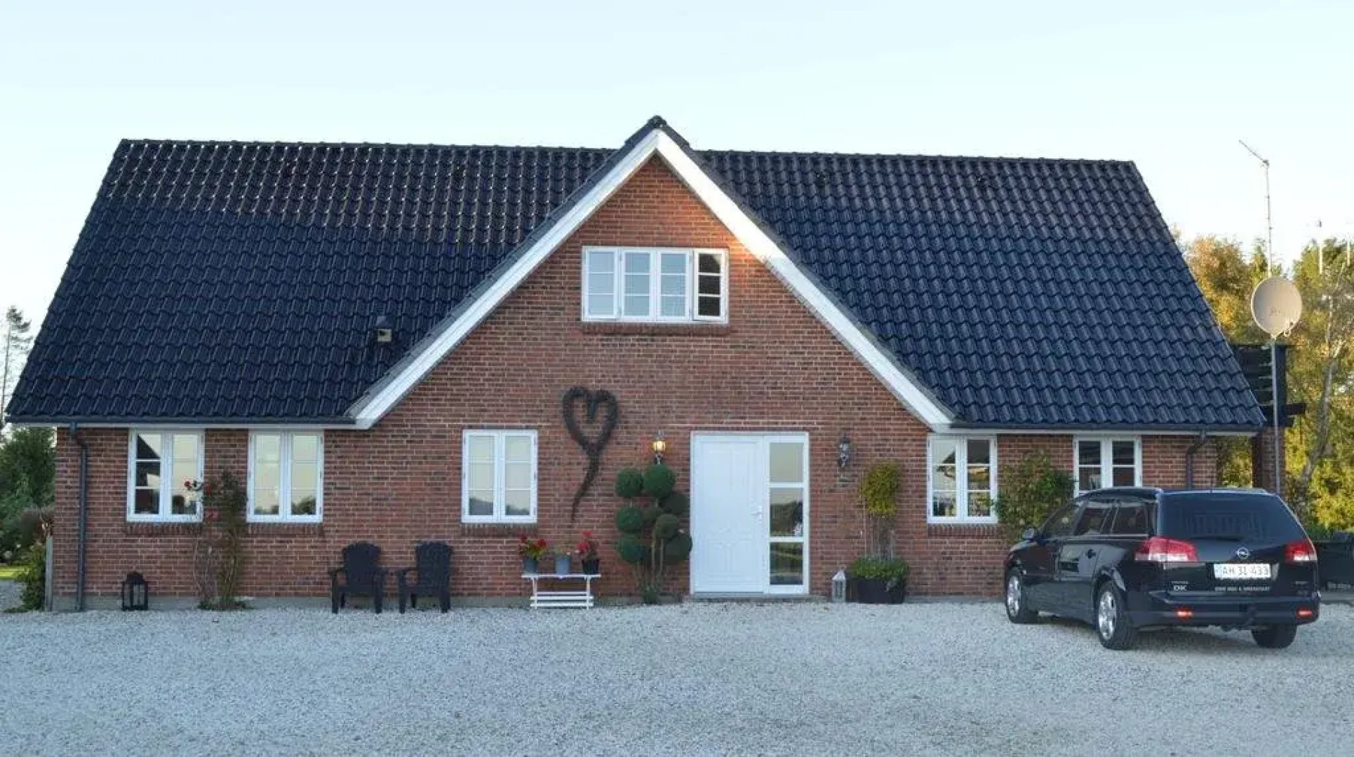 Give Bed & Breakfast