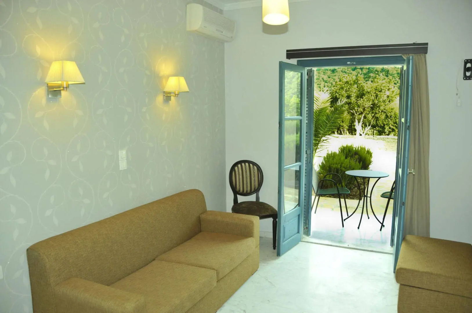 Karavostasi Beach Hotel