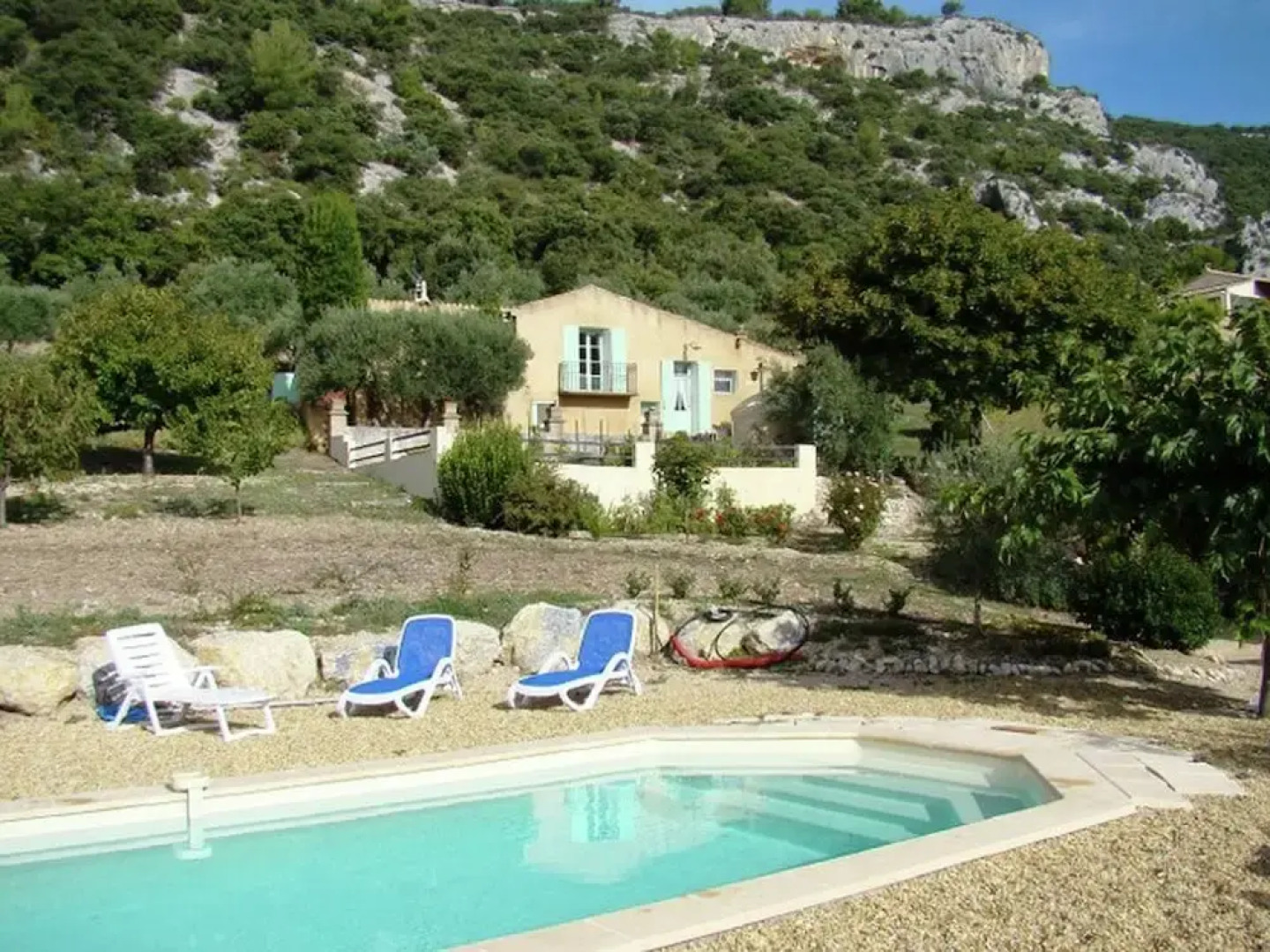 Lovely Holiday Home in Saint-saturnin-lès-apt With Pool