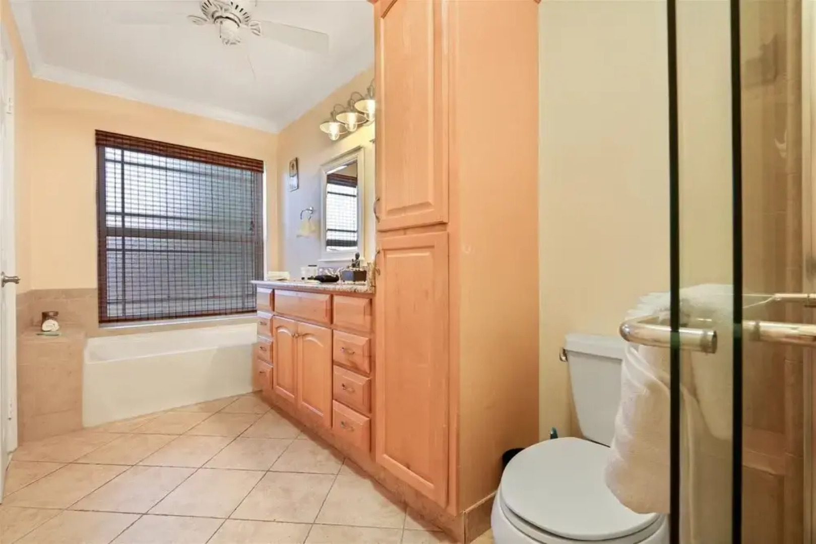 Golden Tropics 30 Minutes From Superbowl 2020 Pool Fenced Backyard