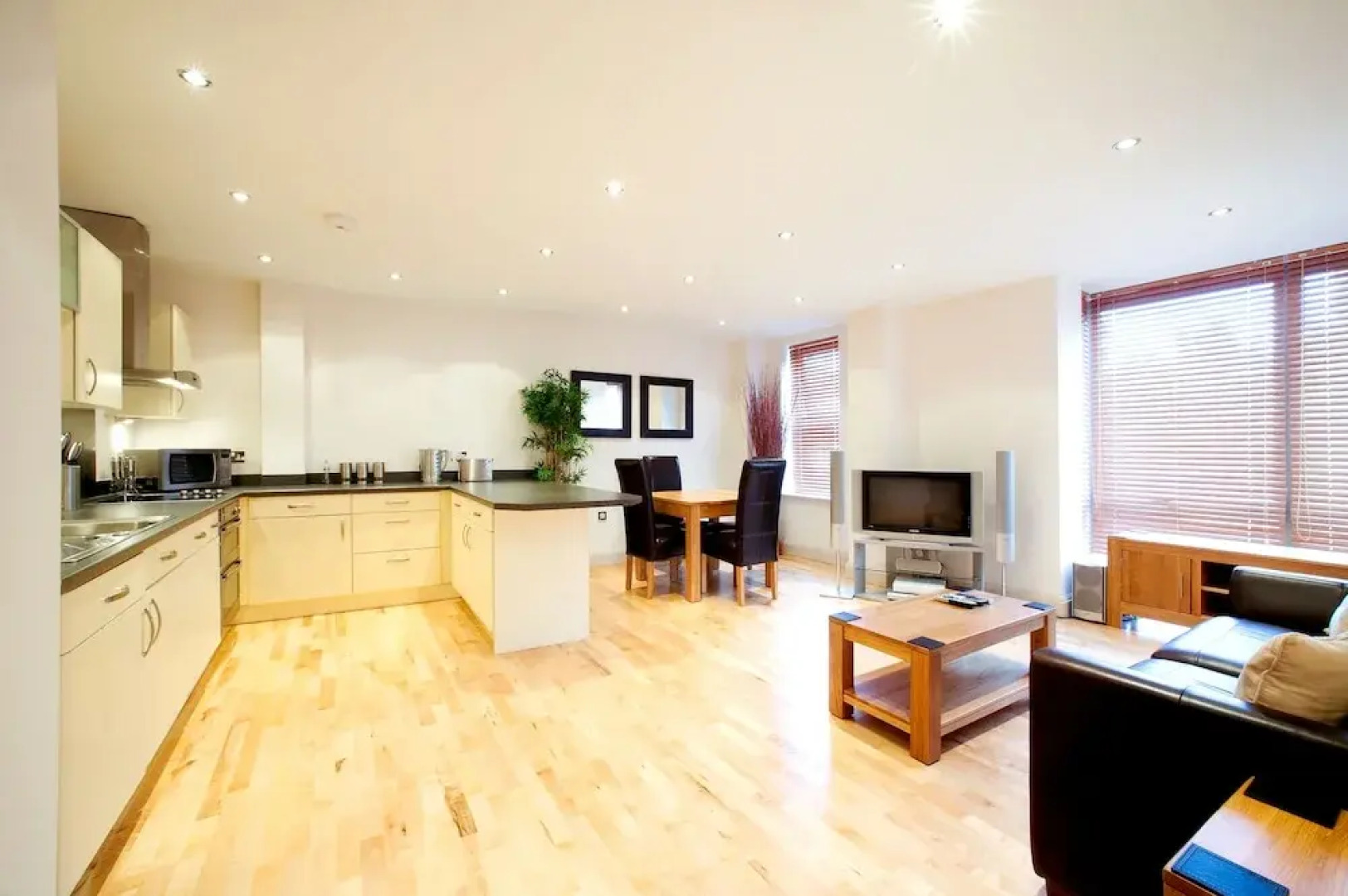 Pelican House By Esa