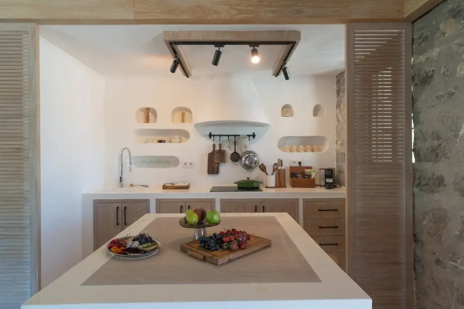 Izz Getaway – Adults Only