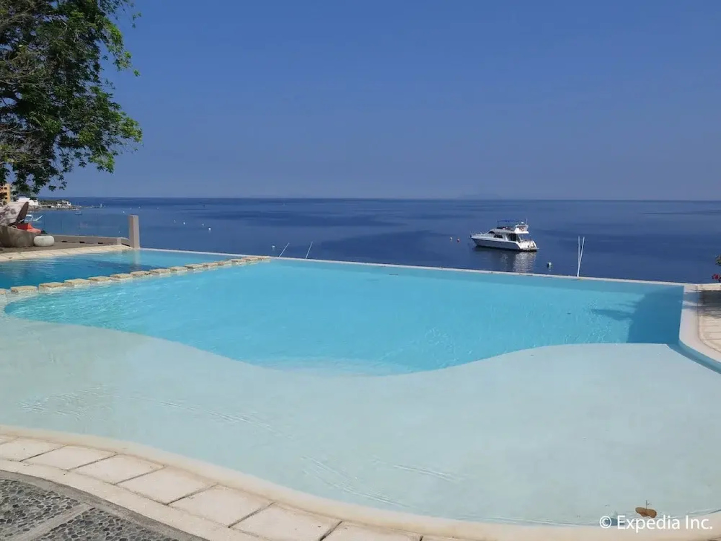 Aiyanar Beach & Dive Resort