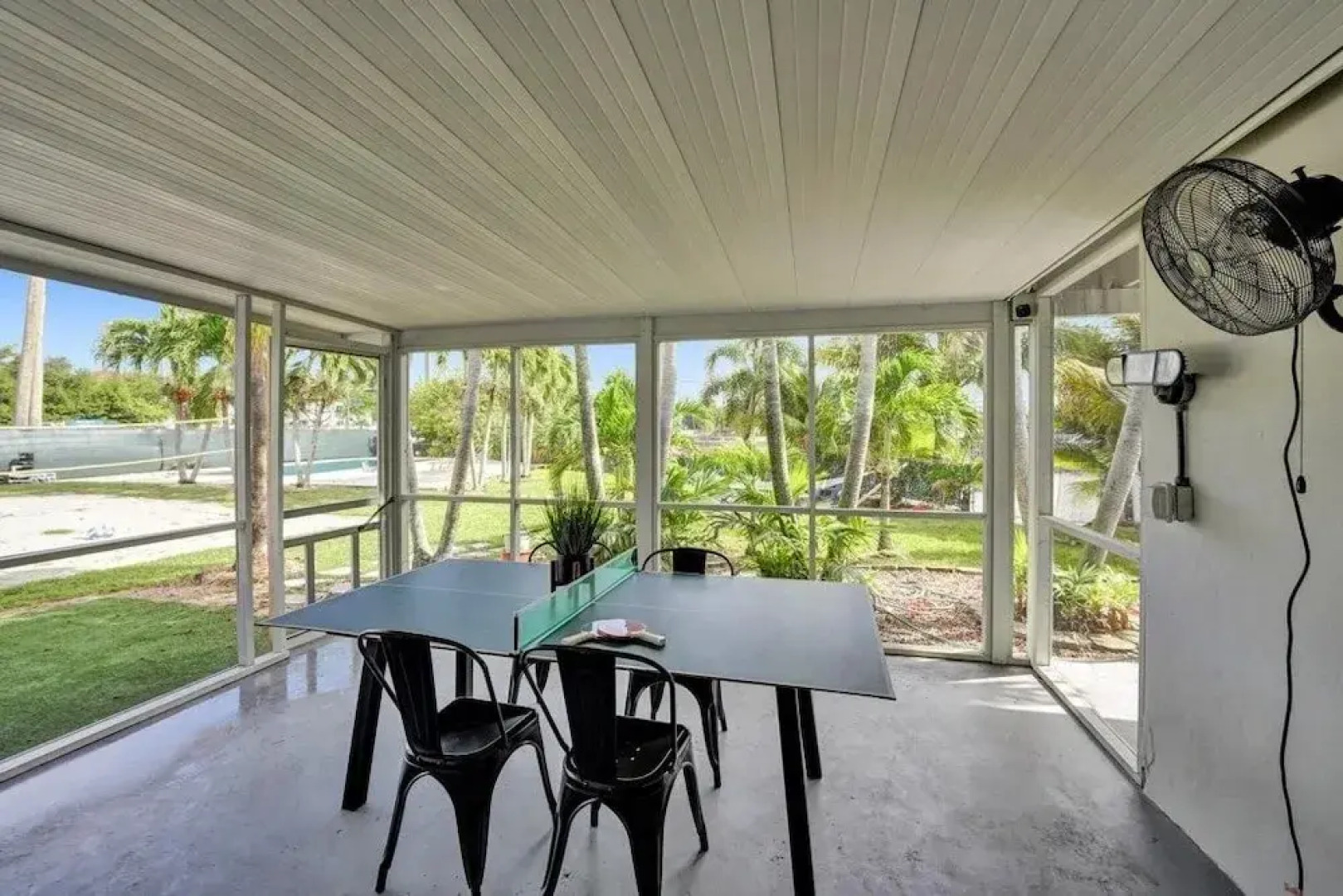 Casa Lago 3 Bedroom Home by Redawning