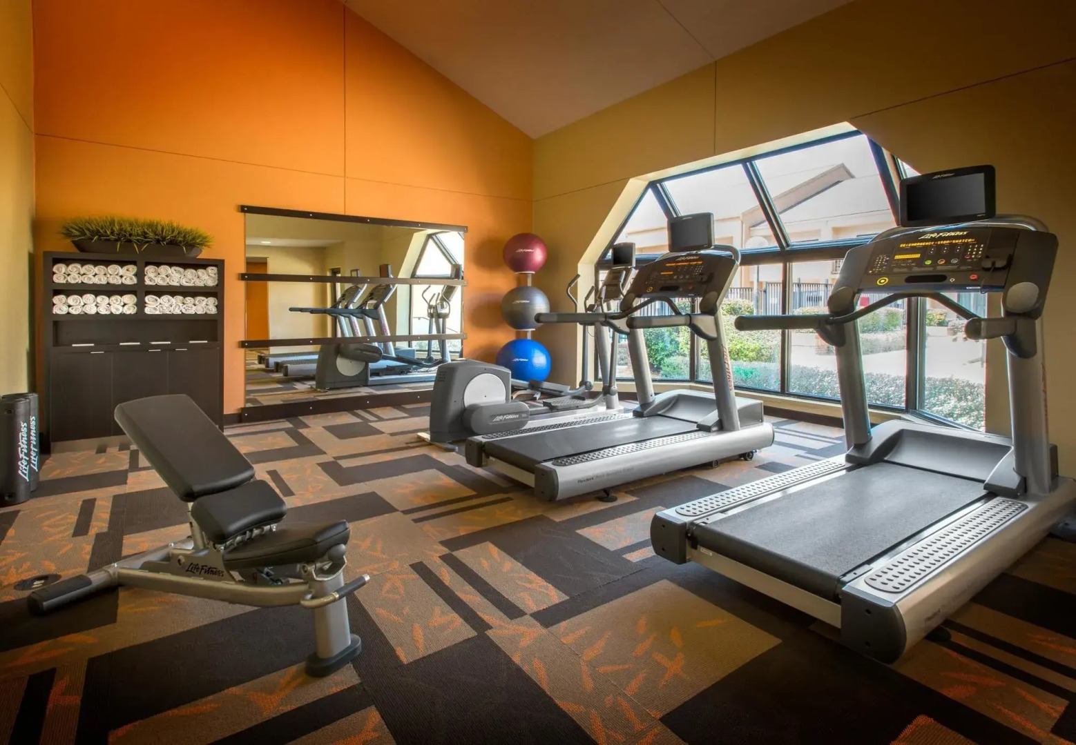 Courtyard by Marriott Addison Midway