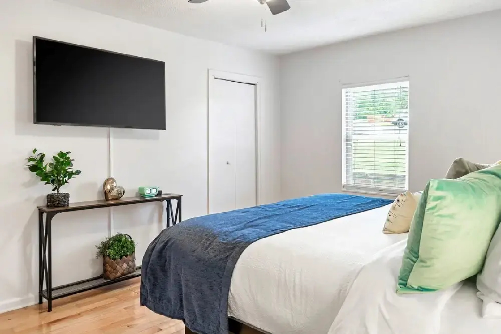 Lakeside Cottage 3 Bedroom Cottage by Redawning