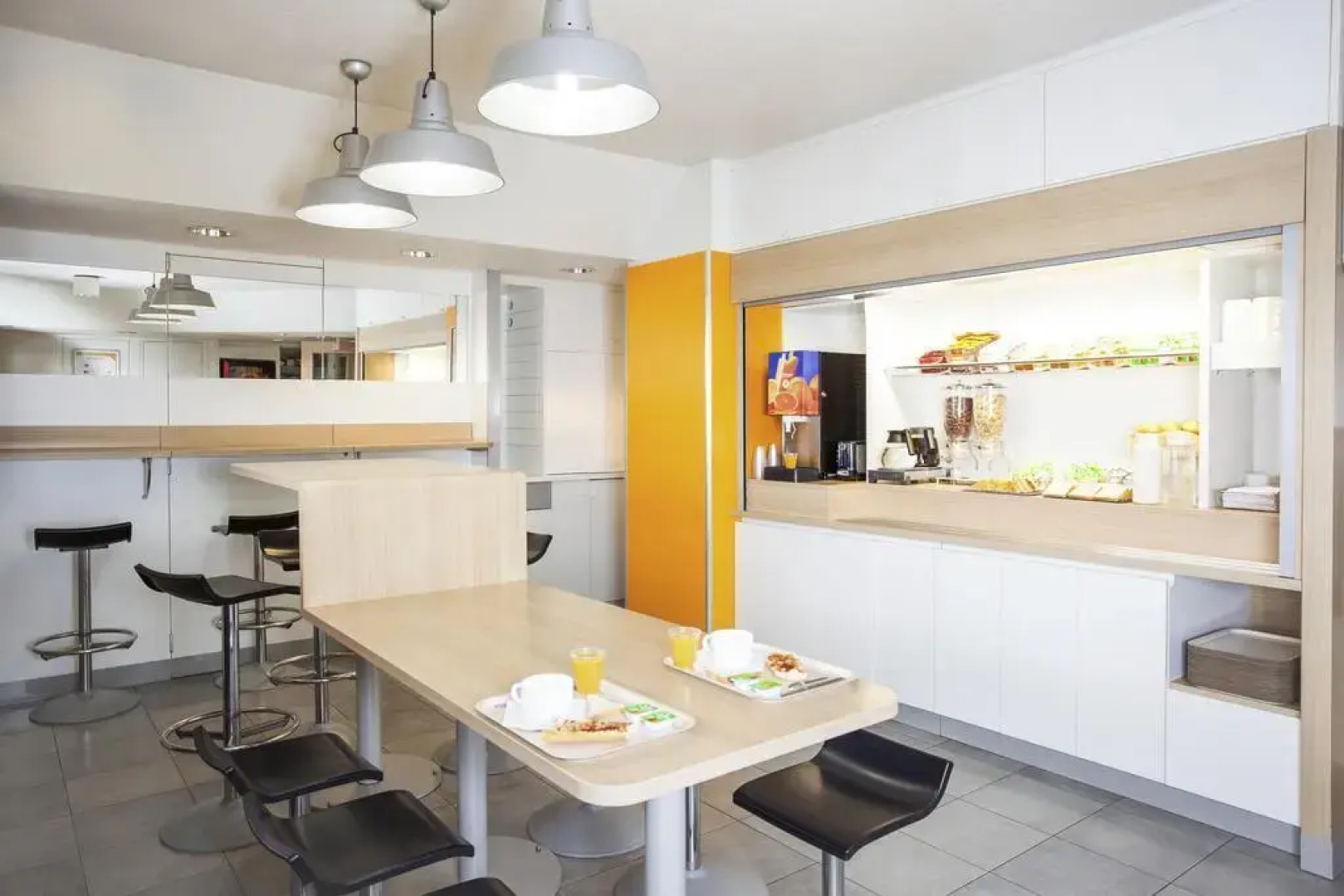 hotelF1 Aulnay le Blanc Mesnil Garonor A3