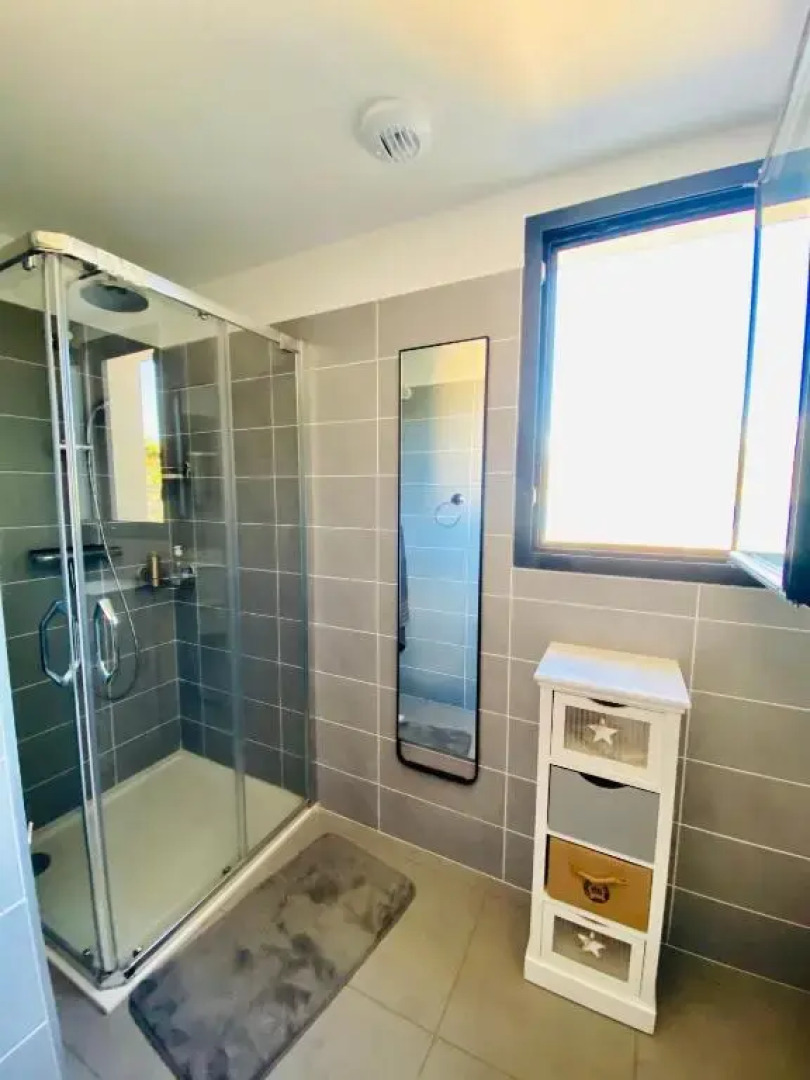 Appartement neuf tout confort en bord de mer