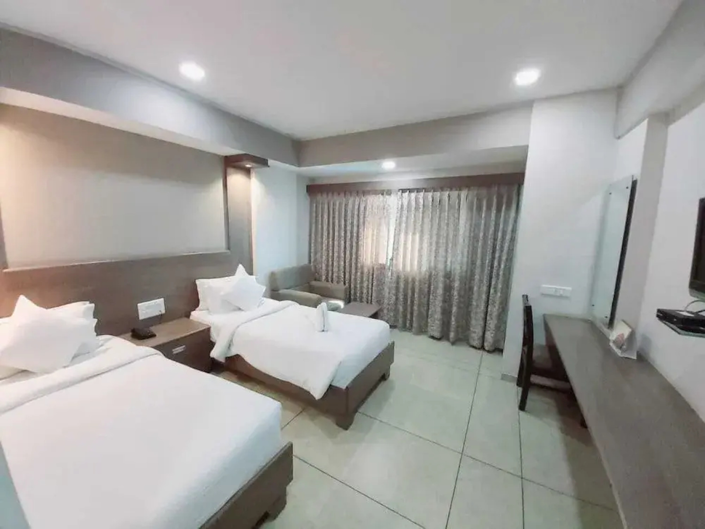 Pride Biznotel - The Maison Anand