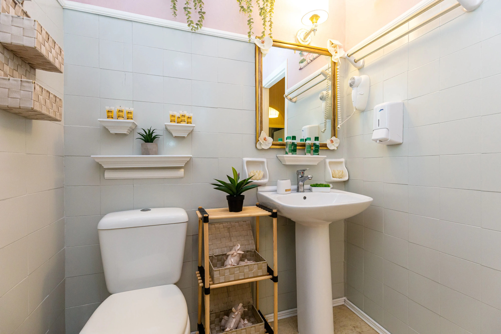 V.A. Boutique Apartments and Suites