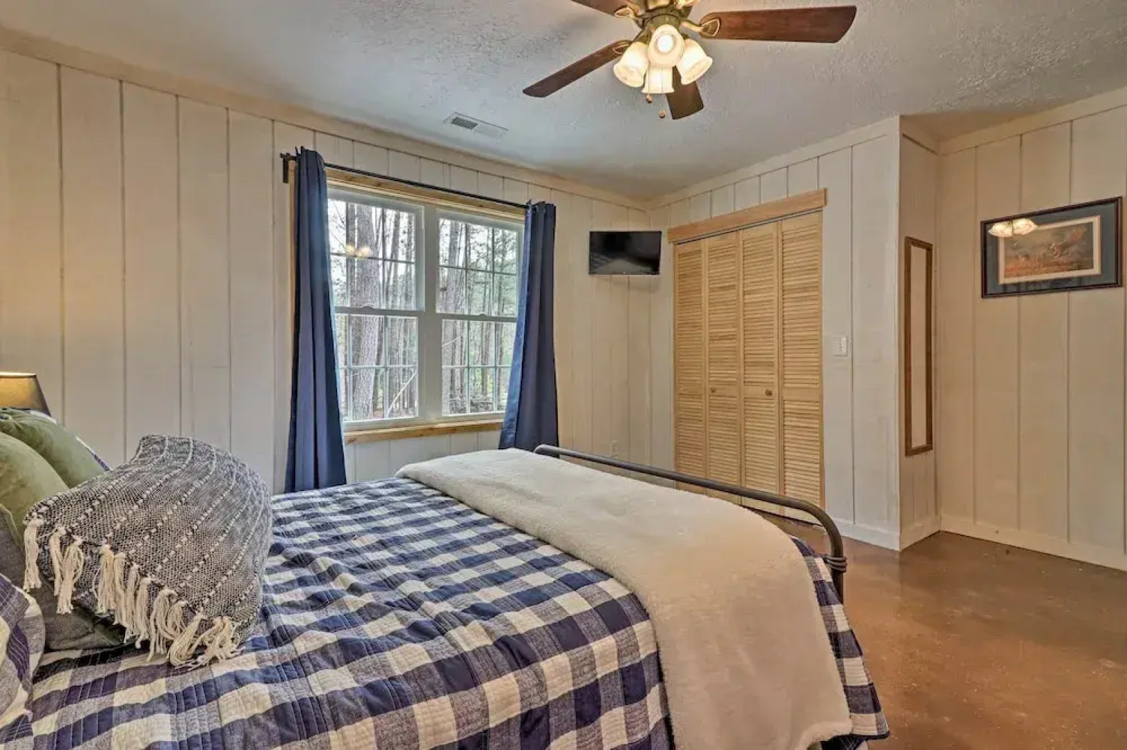 Peaceful Family Cabin on 10 Acres w/ Game Room!