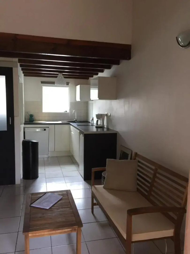 T2 tropical en bord de piscine à 100m de la mer