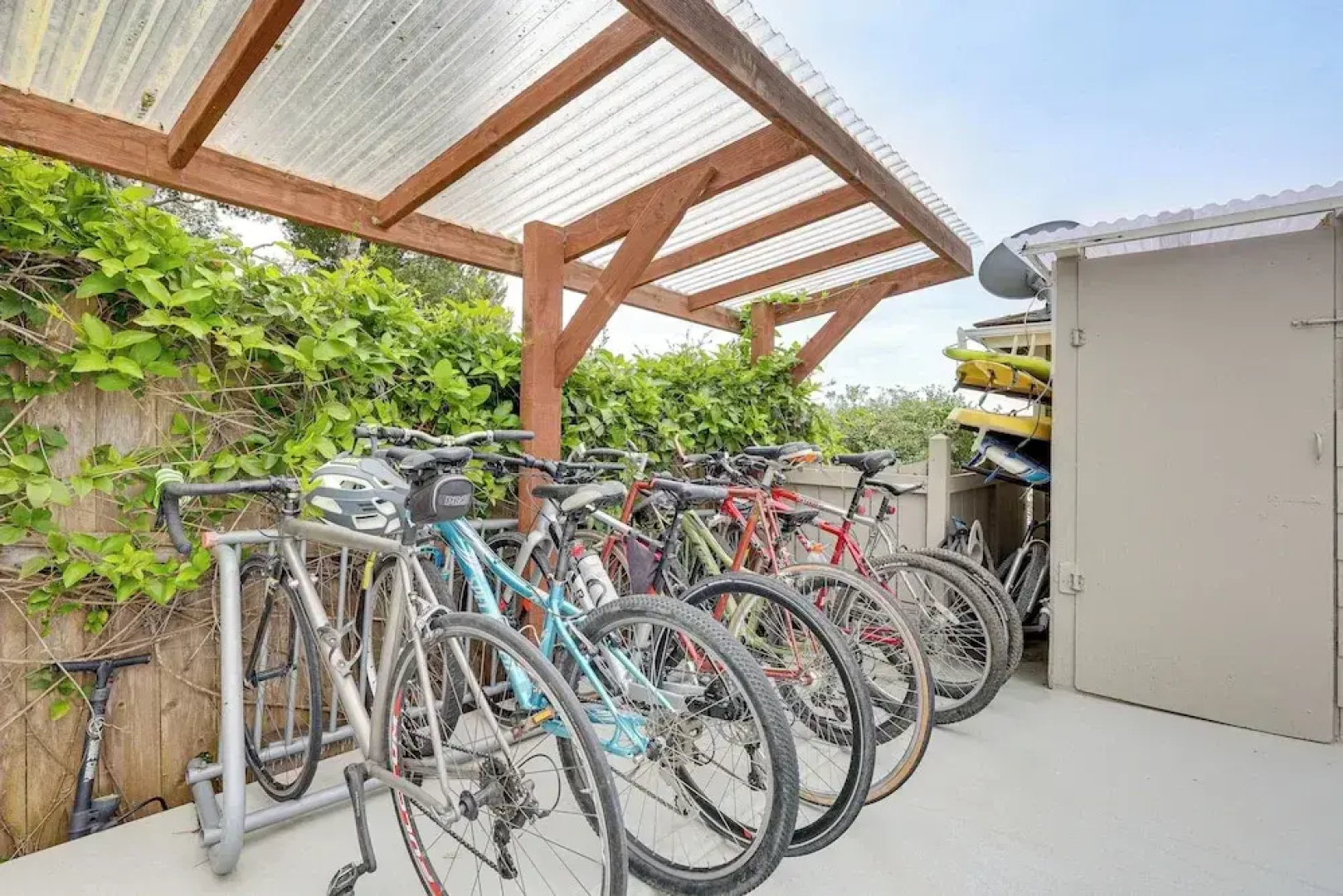 Summerland Home w/ Beach Supplies: Walk to Beach!