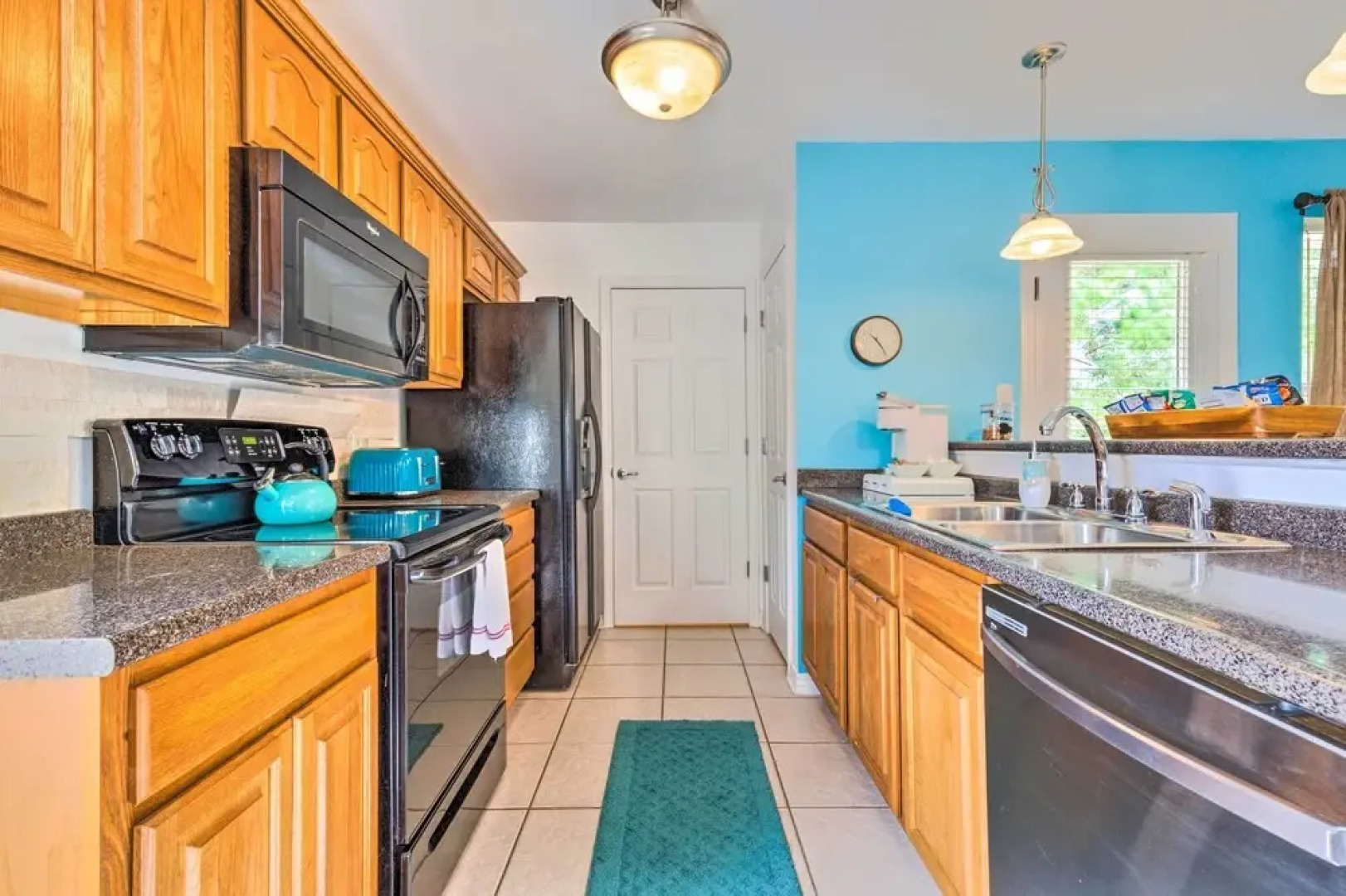 Secluded 'La Mer Cottage' < 1 Mi to Beach!