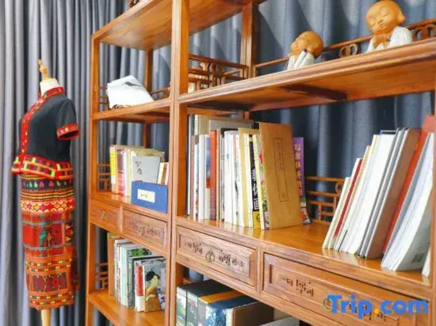 Wuzhishan Yisuli Theme Hotel