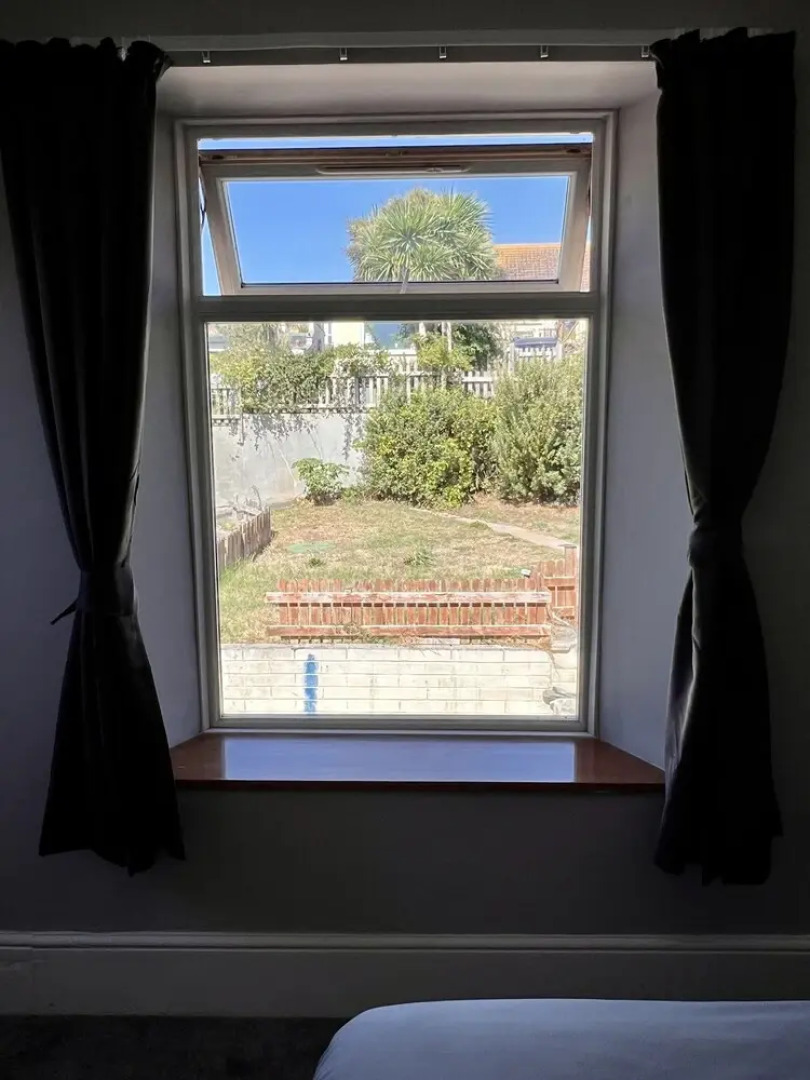 Sea View Hotel - Sandpebbles