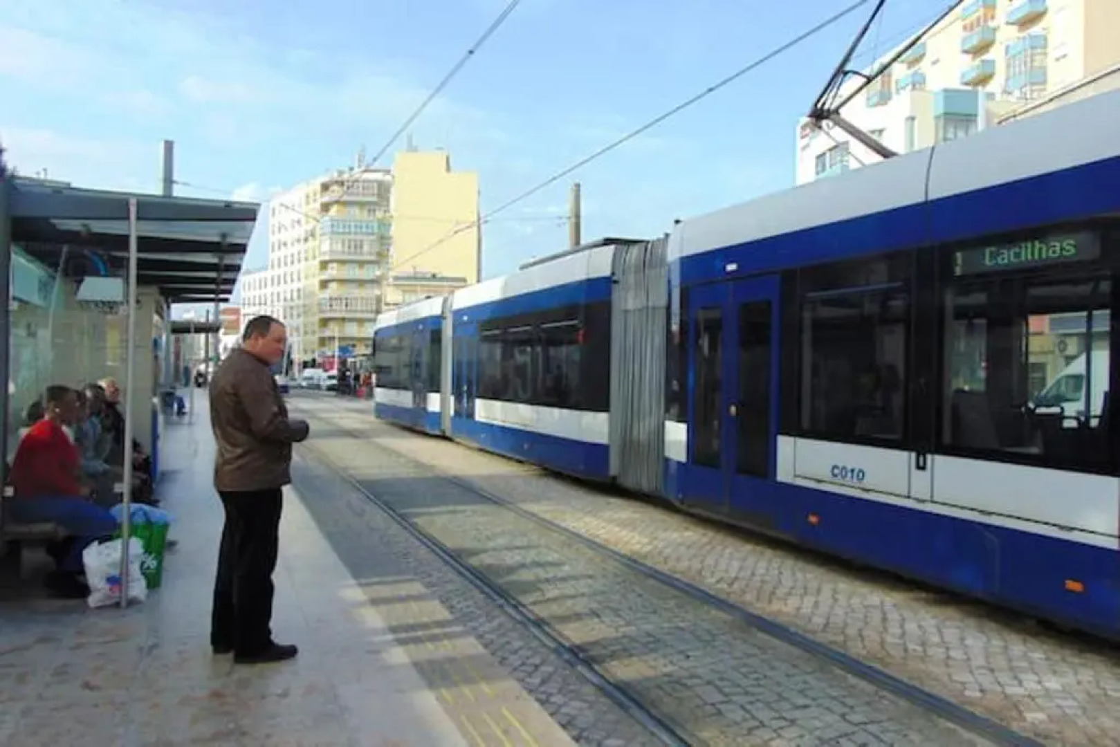 Apartment with 2 bedrooms in Almada with shared pool enclosed garden and WiFi 5 km from the beach