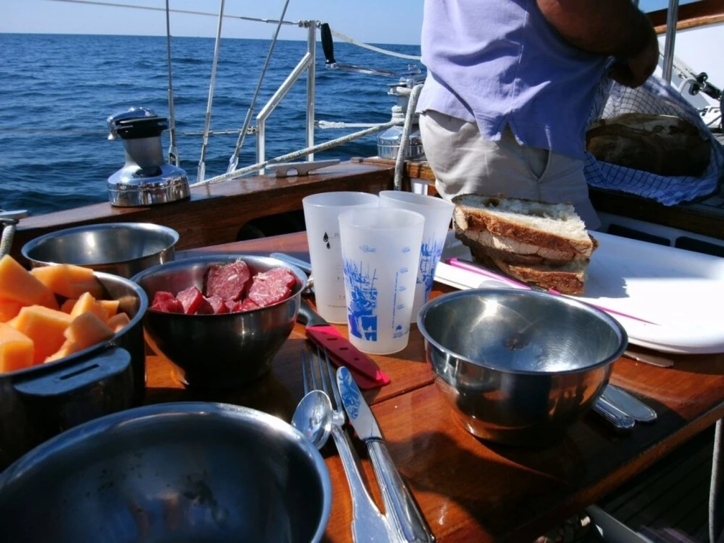 Nuit sur un voilier au Bono