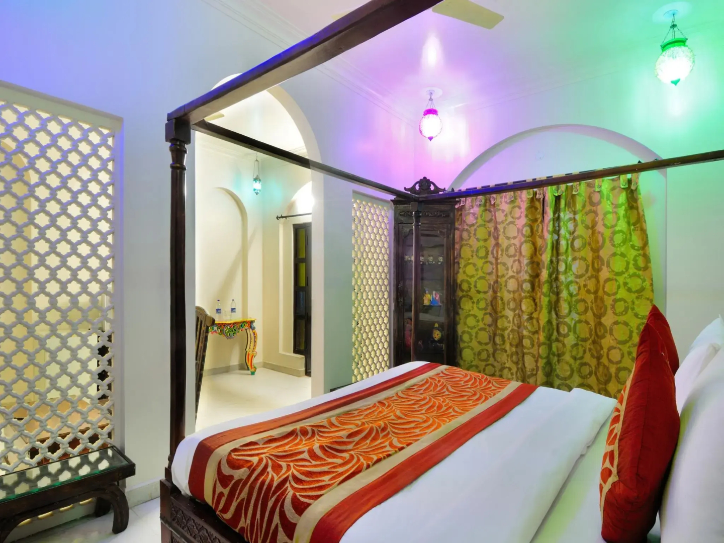 Jyoti Mahal A Royal Heritage Hotel - 5 Mins from New Delhi Railway station & 2Mins From Metro