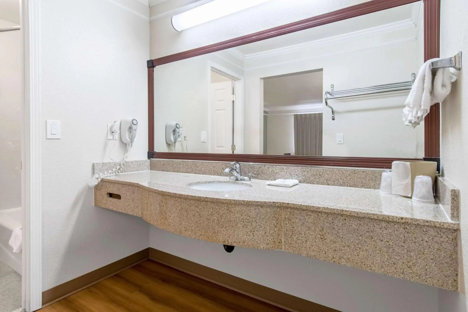 Motel 6 Kingsburg, CA