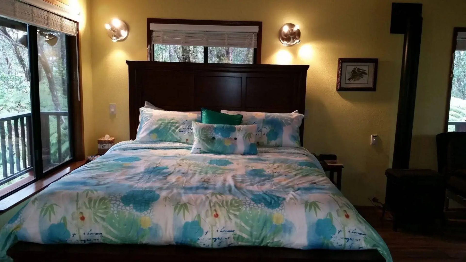 The Guest Cottages @ Volcano Acres Tree House