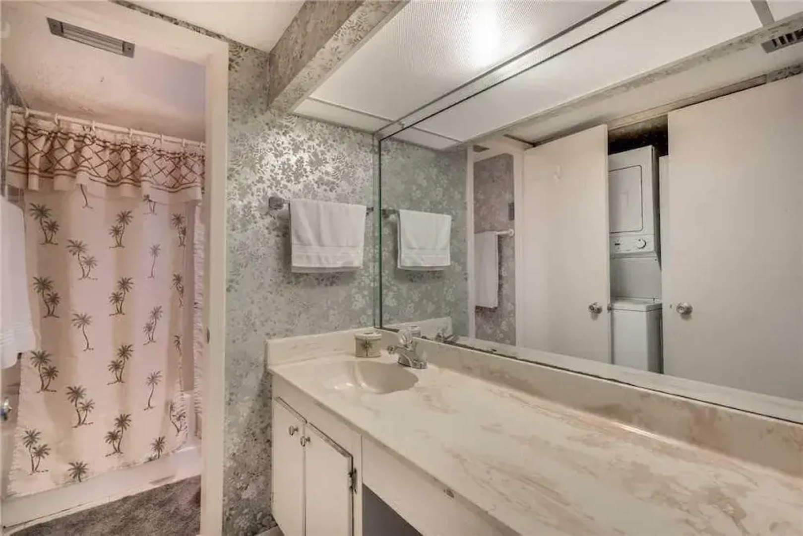 Madeira Beach Yacht Club 323E - Two Bedroom Condo