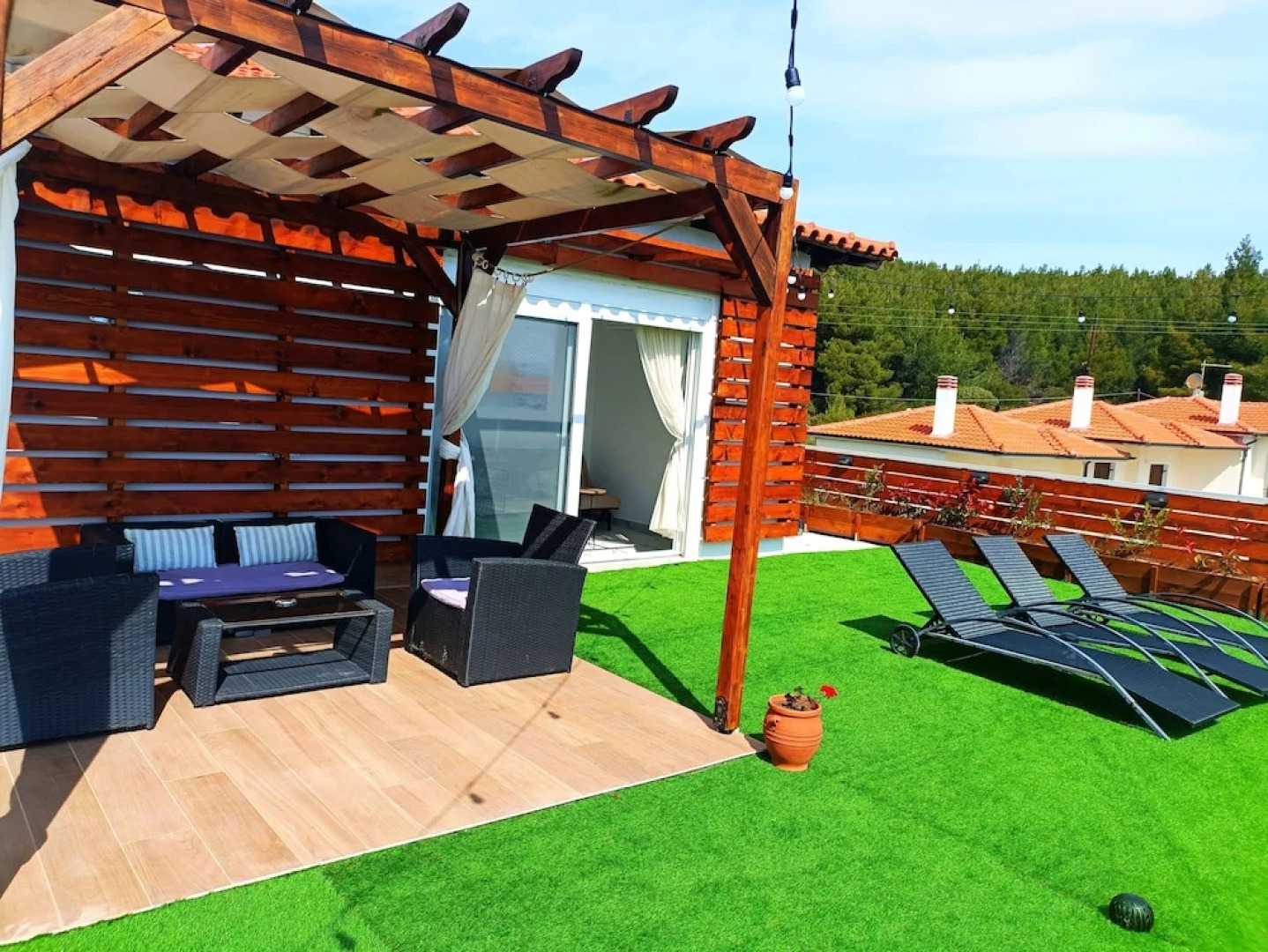 Salonikiou Beach Deluxe Apartments