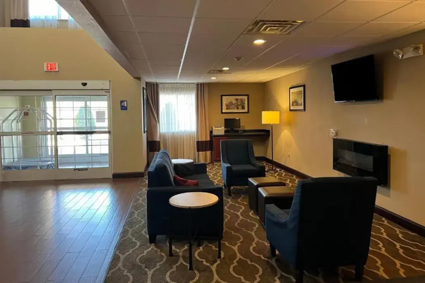 Days Inn & Suites by Wyndham Manheim Lebanon