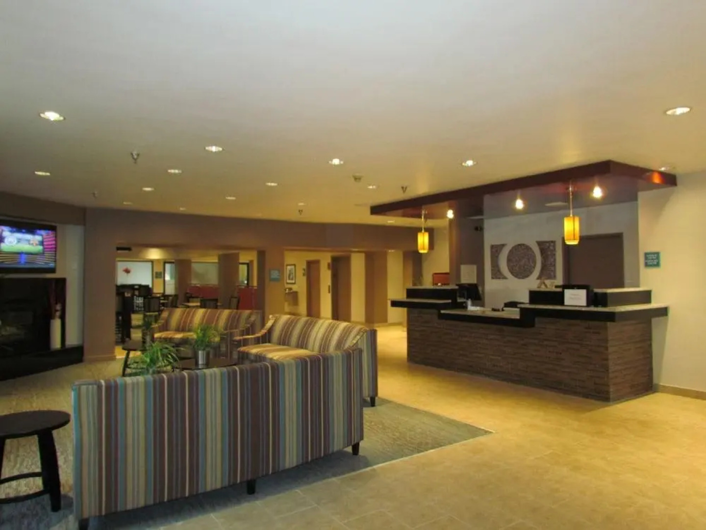 Ramada Hotel & Suites Glendale Heights