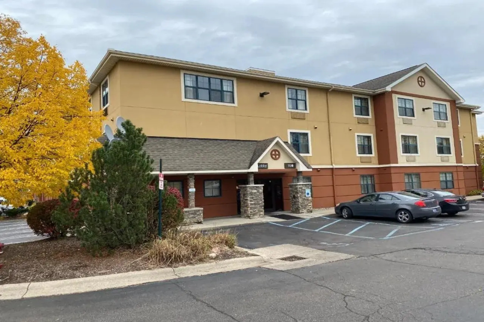 Suburban Studios Auburn Hills - Detroit