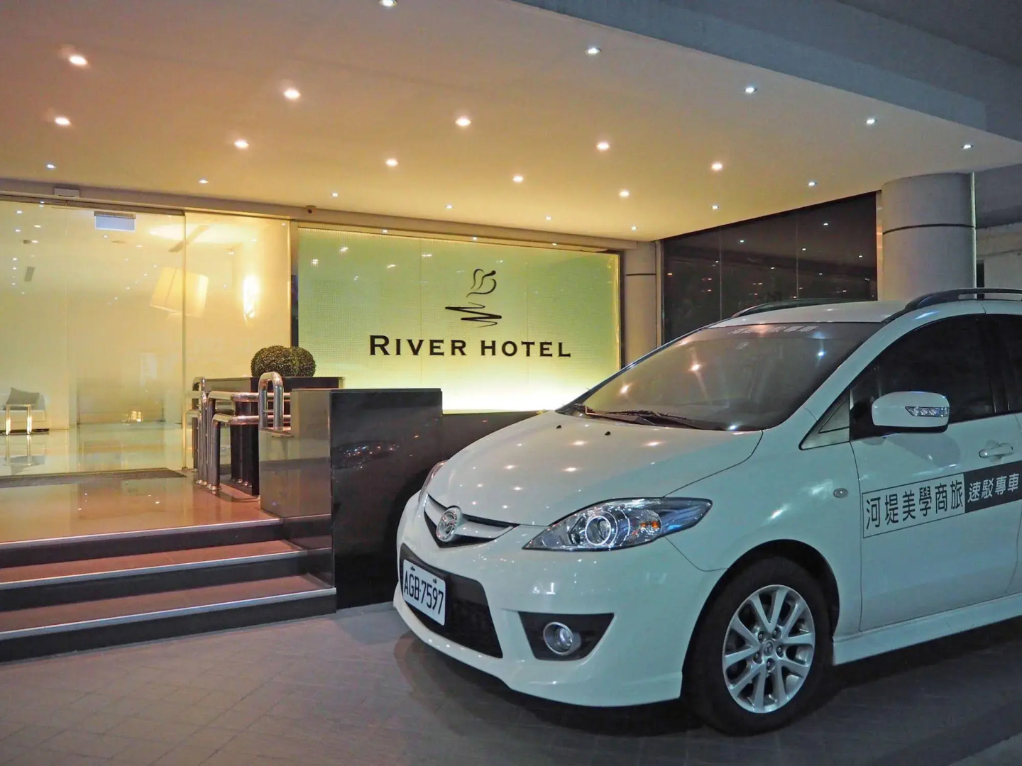 The Riverside Hotel Esthetics